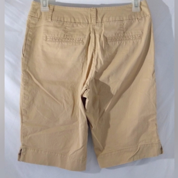 New York & Company Khaki Bermuda stretch flat front shorts size 10 - Picture 2 of 6